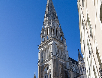 E7D_7362 MB La basilique Saint-Nicolas de Nantes est une basilique française de style néogothique située dans le centre-ville de Nantes. Elle est l'une des deux basiliques...