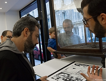 E7D_3437 SD 1000px Xavier Dorison grand scénariste français qui débrief la BD de 4 planches que j'ai dessiné et scénarisé par Jules Ouest. C'est un grand honneur !